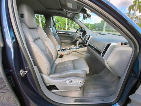 Used 2014 Porsche Cayenne AWD/4WD image 39