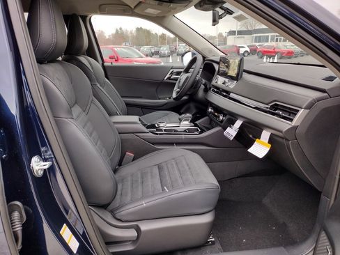 New 2025 Mitsubishi Outlander SE image 11