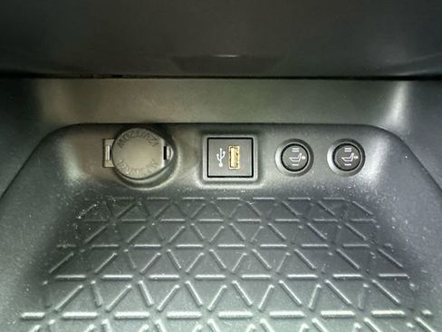 Used 2025 Toyota RAV4 LE AWD/4WD image 42