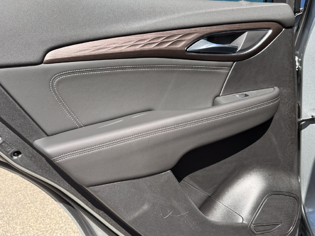 Used 2023 Buick Envision Avenir AWD/4WD image 40