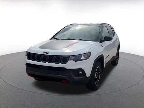 Used 2025 Jeep Compass Trailhawk AWD/4WD image 7