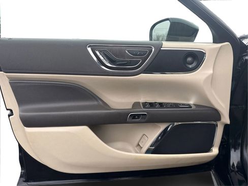 Used 2020 Lincoln Continental AWD w/ Premium Package image 19