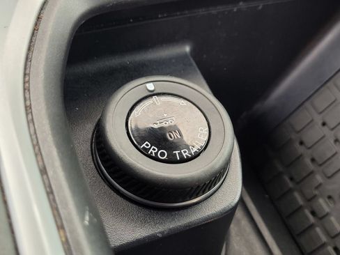Used 2025 Ford Expedition Active AWD/4WD image 29