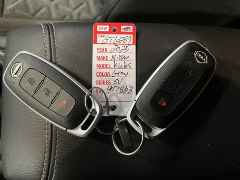 Used 2025 Nissan Kicks SV image 26