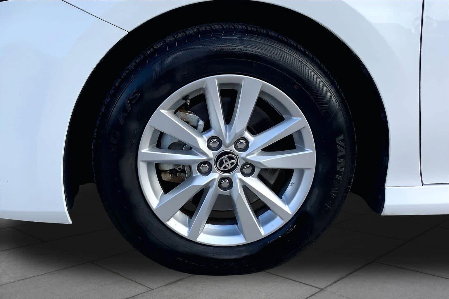 Used 2025 Toyota Camry LE FWD image 11