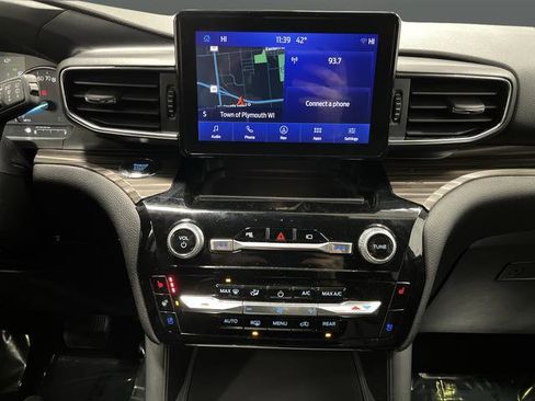 Used 2023 Ford Explorer Limited image 9
