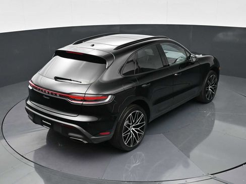 Certified 2025 Porsche Macan AWD/4WD image 36