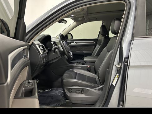 Used 2023 Volkswagen Atlas SEL R-Line AWD/4WD image 4