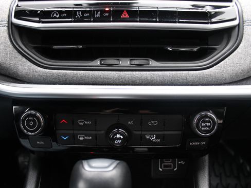 Certified 2022 Jeep Compass Latitude image 21