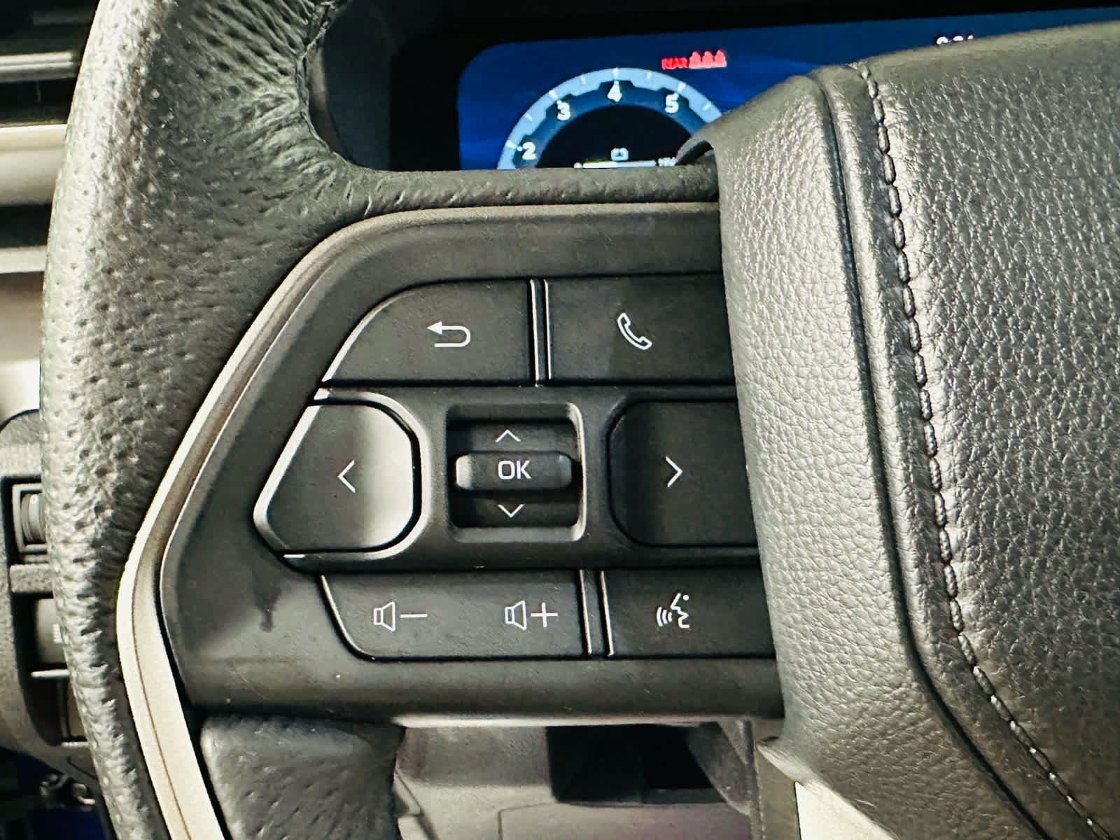 Certified 2025 Toyota Tacoma TRD Sport AWD/4WD image 15