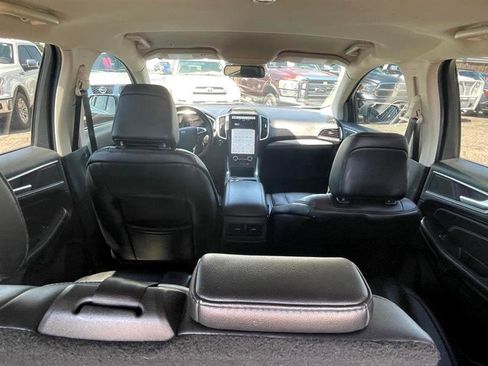 Used 2021 Ford Edge Titanium image 8