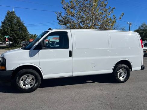 Used 2022 Chevrolet Express 2500 w/ Driver Convenience Package image 7