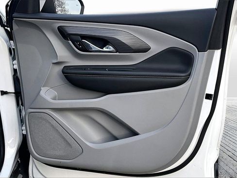 Used 2023 GMC Terrain SLE image 19
