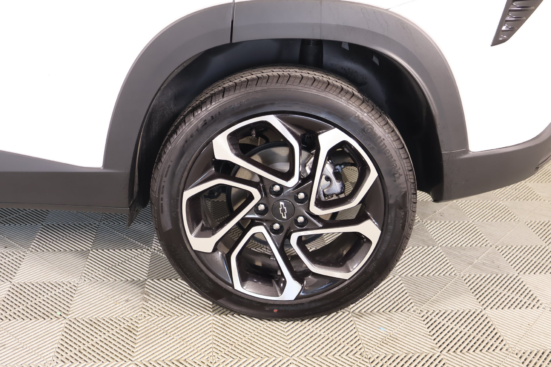 Used 2025 Chevrolet Trax RS w/ Driver Confidence Package FWD image 18