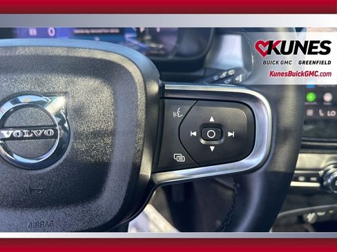 Used 2025 Volvo XC40 B5 Core AWD/4WD image 19