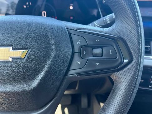 Used 2025 Chevrolet Trax LT FWD image 19