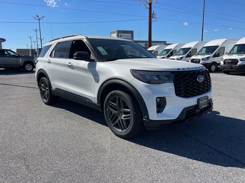 New 2026 Ford Explorer ST-Line w/ ST-Line Street Pack AWD/4WD image 4