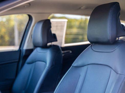 Used 2025 Kia Sportage EX image 19