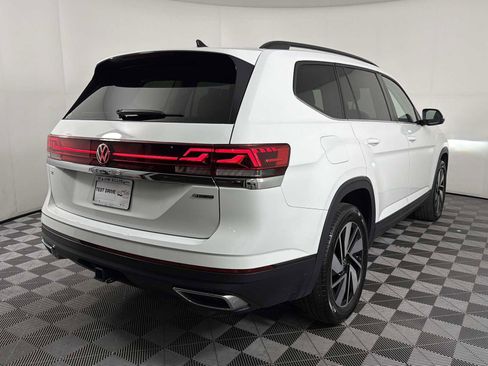 Used 2025 Volkswagen Atlas SE AWD/4WD image 6