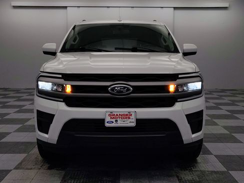 Used 2024 Ford Expedition Max XLT image 6