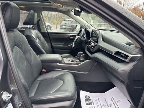 Certified 2021 Toyota Highlander Platinum image 34
