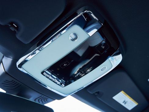 Used 2022 Rolls-Royce Cullinan w/ Cullinan Package image 88