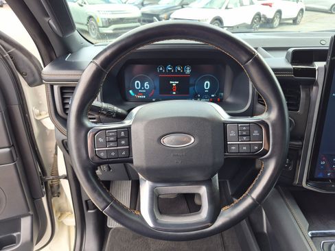 Used 2024 Ford Expedition Max Platinum AWD/4WD image 18