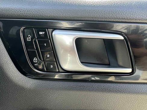 Used 2019 Porsche Cayenne AWD/4WD image 34
