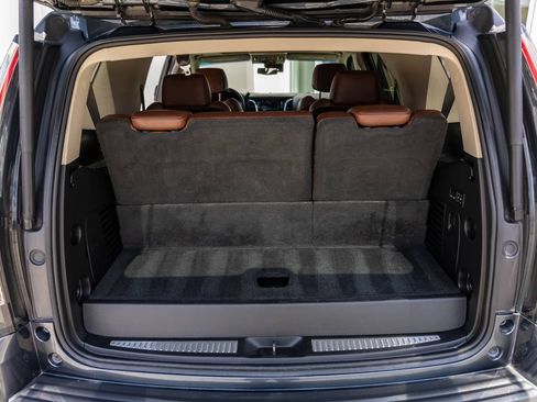 Used 2019 Cadillac Escalade Luxury AWD/4WD image 40