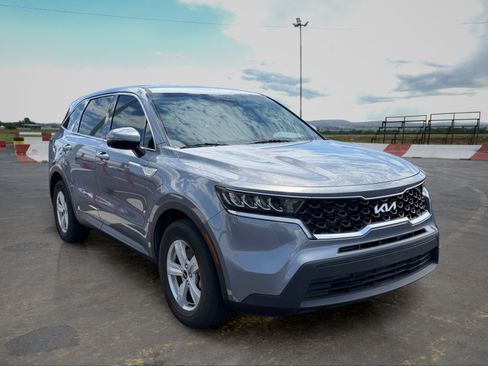 Certified 2023 Kia Sorento LX FWD image 2