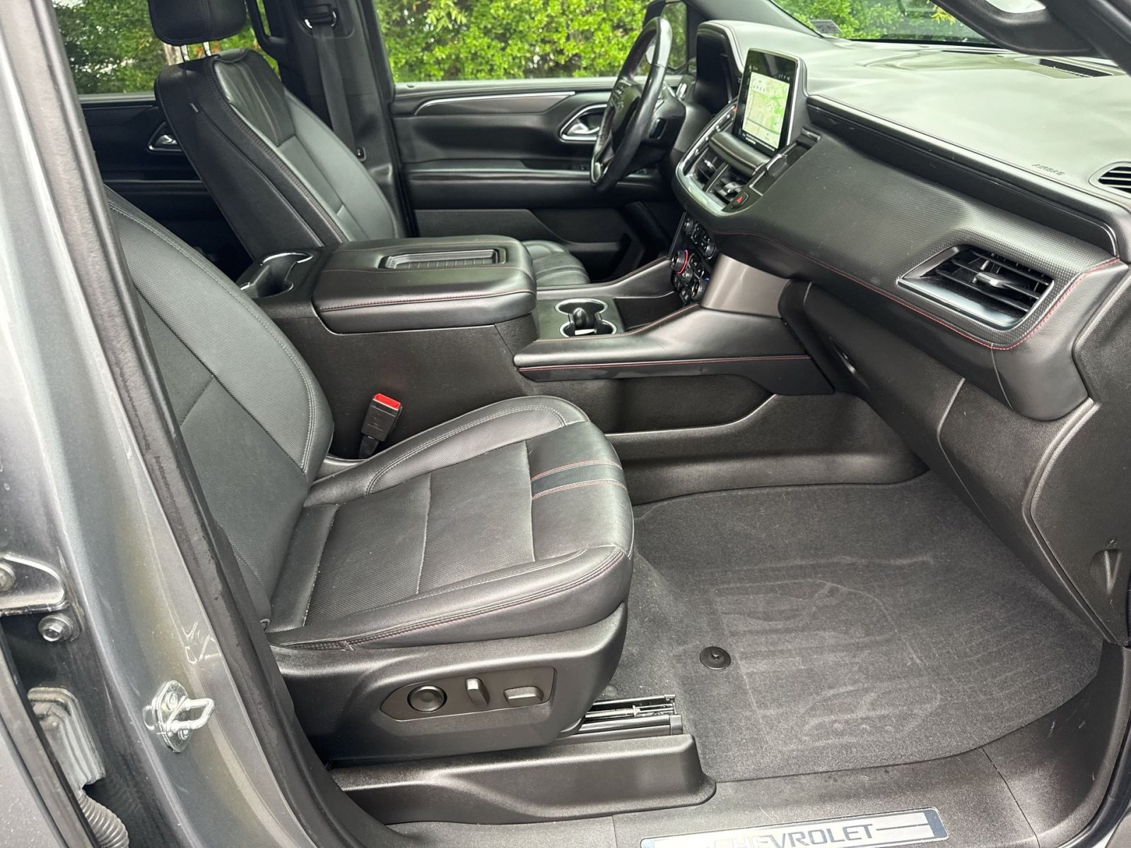 Used 2022 Chevrolet Tahoe RST w/ Luxury Package AWD/4WD image 33