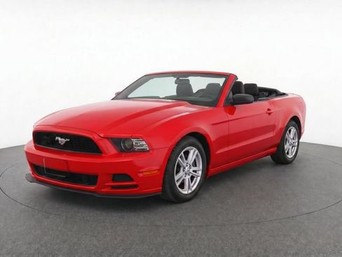 Used 2014 Ford Mustang Convertible RWD image 8