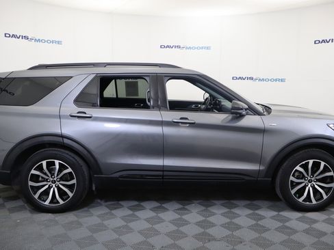 Used 2025 Ford Explorer ST-Line image 4