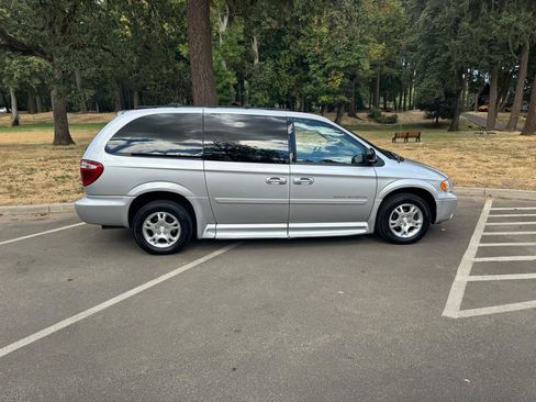 Used 2004 Dodge Grand Caravan SXT w/ Premium Group FWD image 7