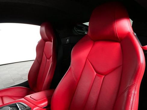 Used 2018 Audi R8 V10 w/ Premium Package image 5