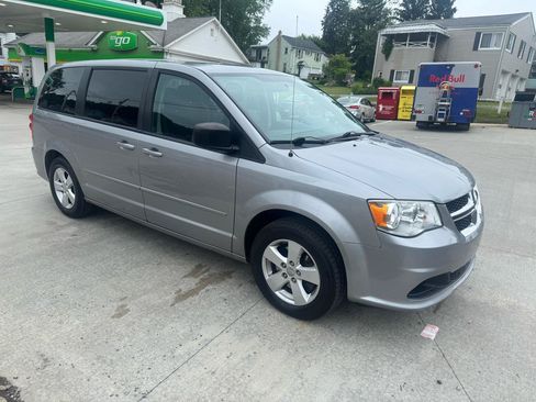 Used 2016 Dodge Grand Caravan SE w/ Quick Order Package 29E SE FWD image 6