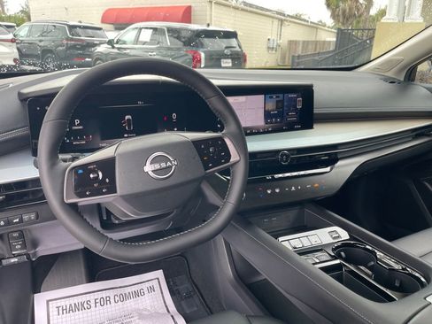 Used 2025 Nissan Murano SL image 13