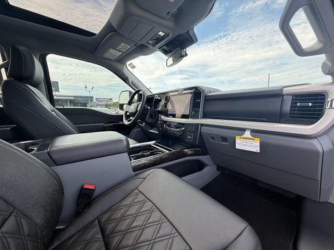Used 2025 Ford F250 XLT w/ Black Appearance Package AWD/4WD image 31