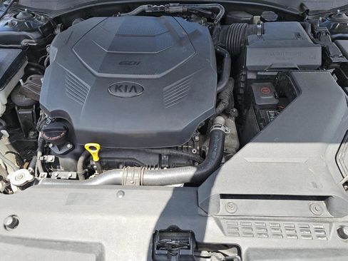 Used 2017 Kia Cadenza Premium w/ Luxury Package FWD image 18