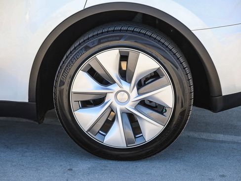 Used 2023 Tesla Model Y Long Range AWD/4WD image 11