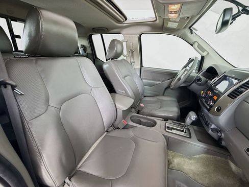 Used 2016 Nissan Frontier SL w/ Moonroof Package AWD/4WD image 28