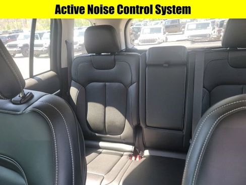 Used 2023 Jeep Grand Cherokee Limited image 10