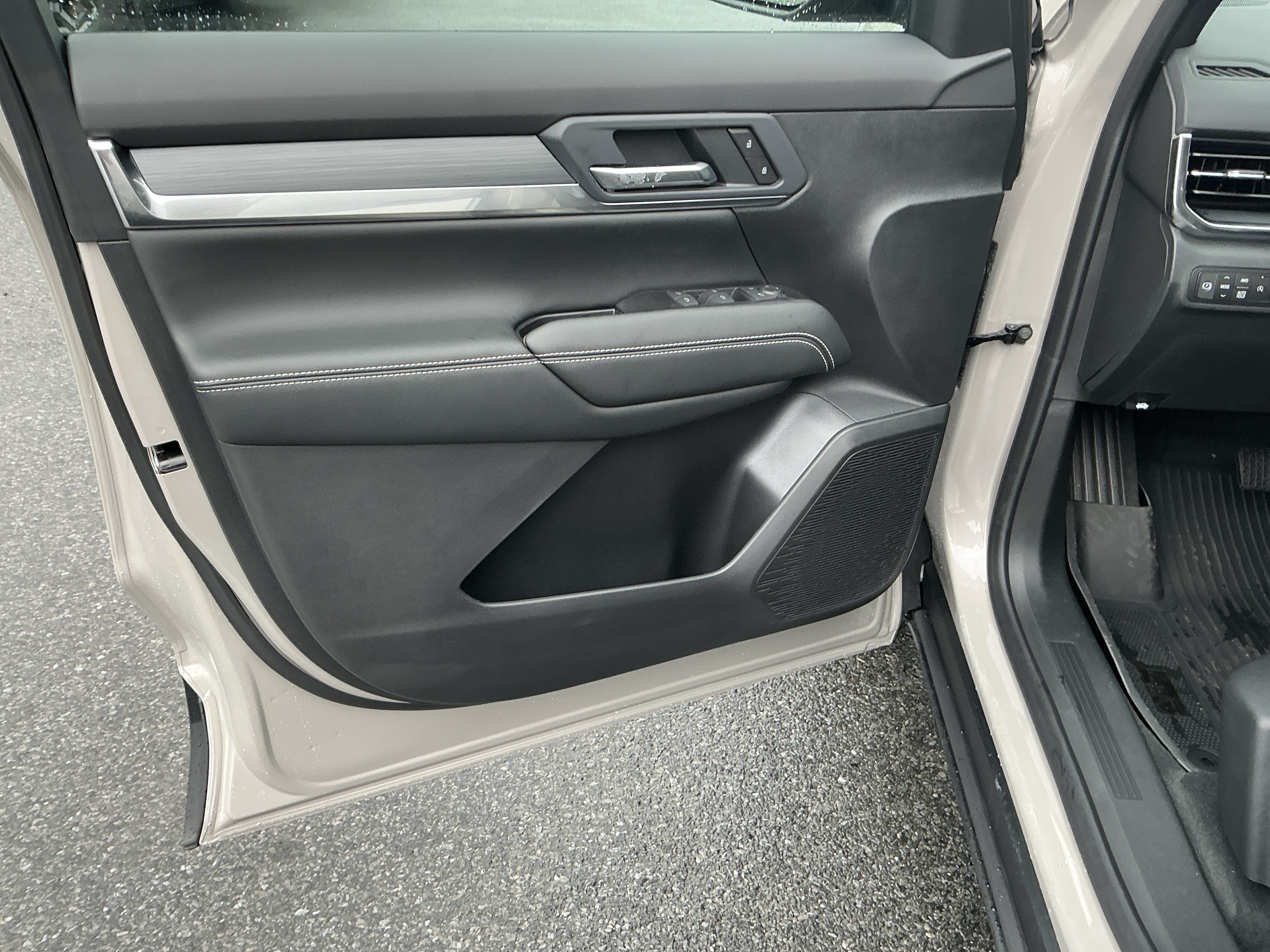 New 2027 GMC Terrain Elevation w/ LPO, Floor Liner Package AWD/4WD image 13