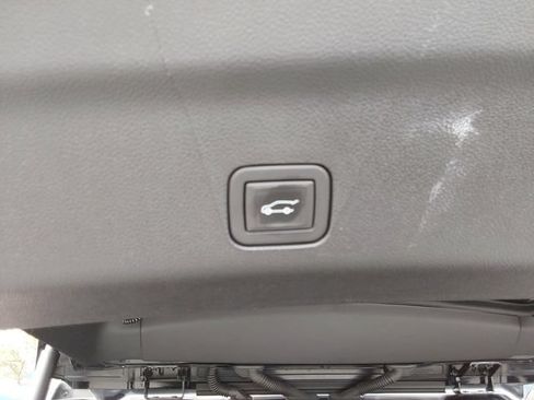 Used 2024 GMC Yukon AT4 w/ Technology Package AWD/4WD image 15