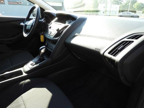 Used 2016 Ford Focus SE FWD image 29