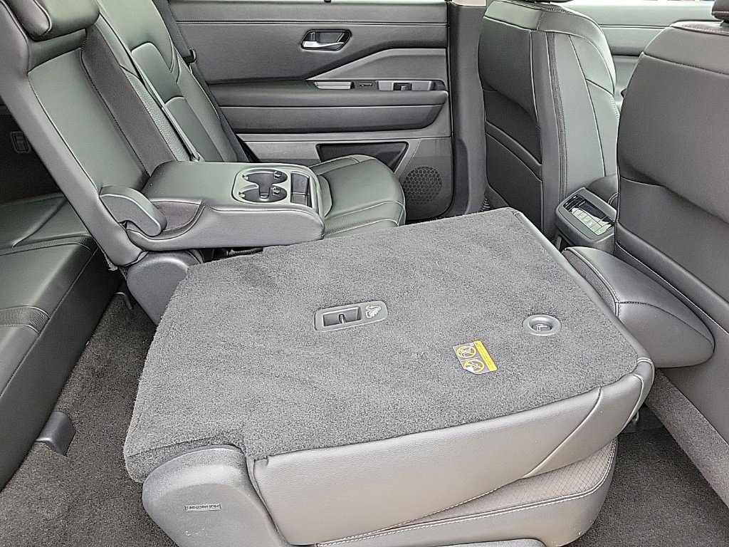 Used 2025 Nissan Pathfinder SL AWD/4WD image 20