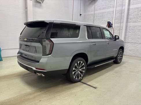 New 2026 Chevrolet Suburban High Country w/ Sun And Tow Package AWD/4WD image 3