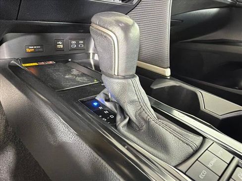 Used 2025 Toyota Camry SE FWD image 30