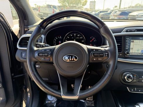 Used 2017 Kia Sorento SX image 17