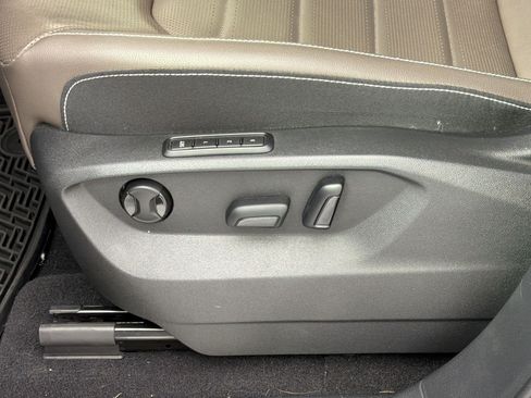 Used 2024 Volkswagen Atlas SEL AWD/4WD image 13